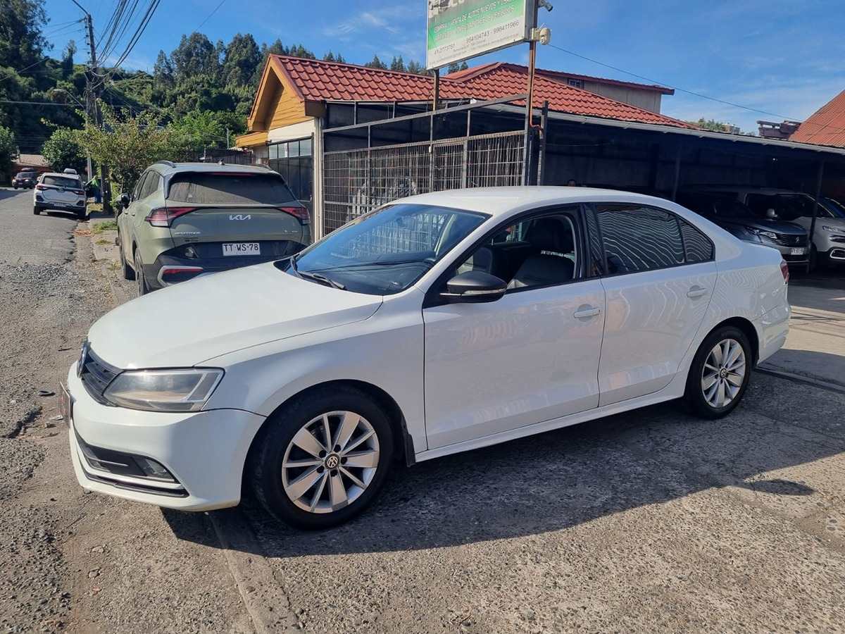 Volkswagen Bora Advance 1.4 2016, color Blanco