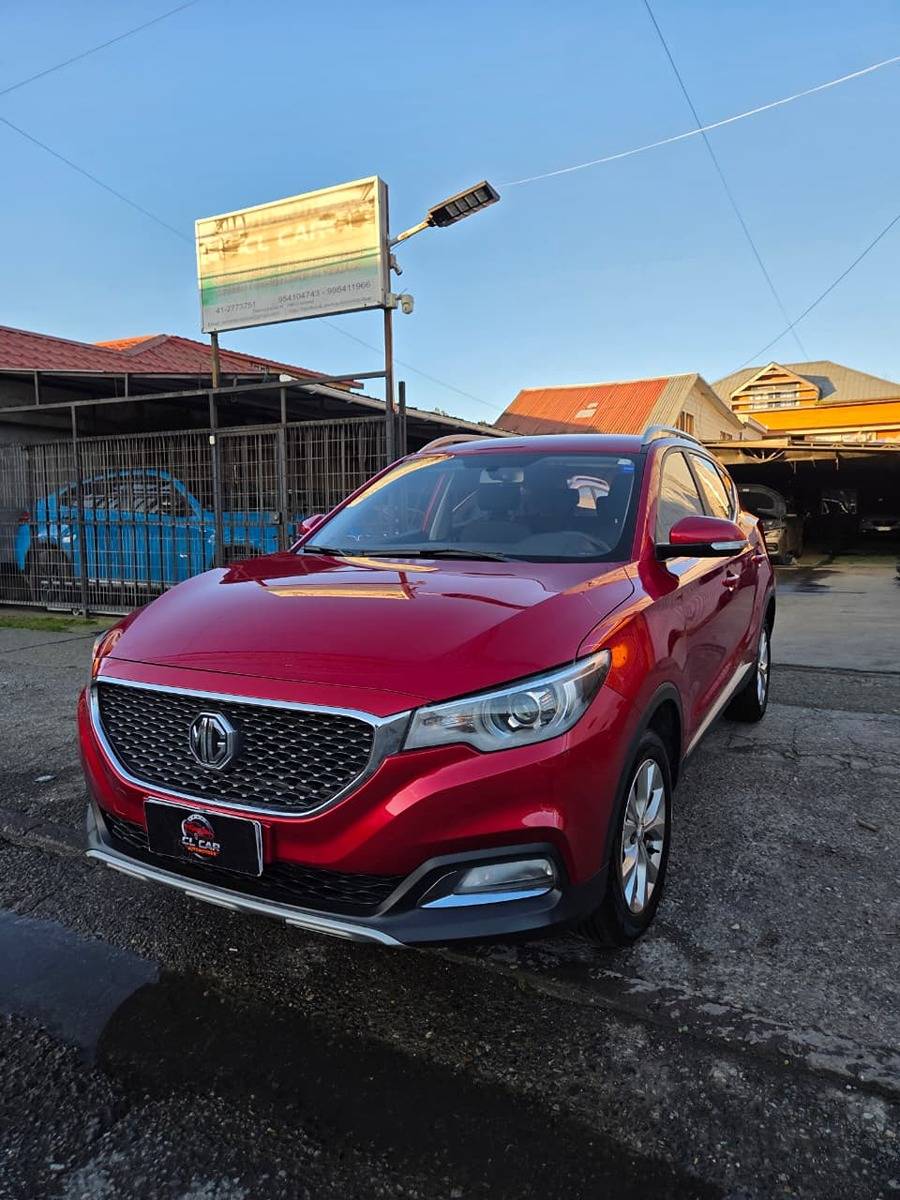 MG ZS 1.5 2022, color Rojo